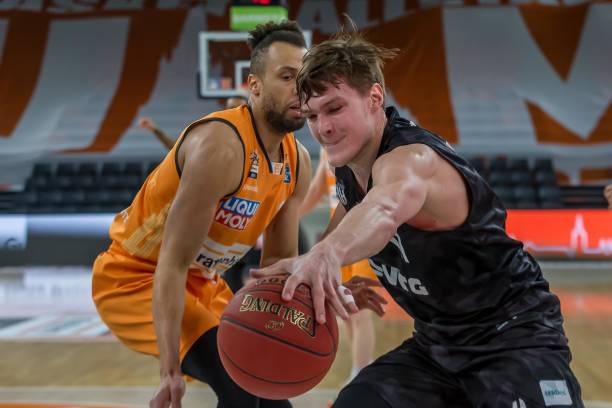 现了红牛车 现了红牛车